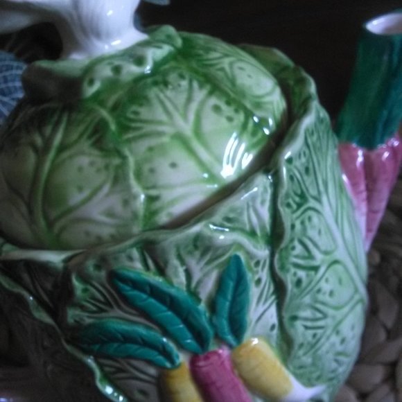 BUNNY LANE Vintage Bunny Teapot - Picture 14 of 16